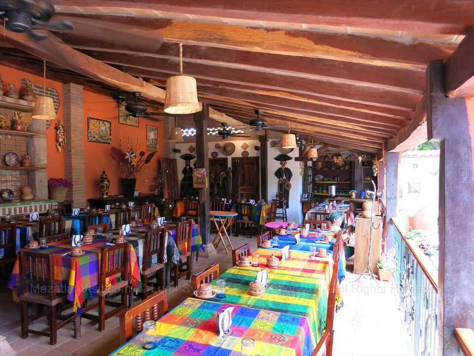 Traditional Sinaloan Mexican food array presented at El Quelite restaurant