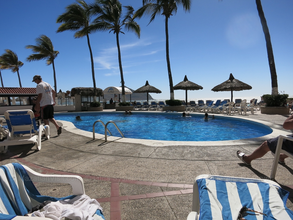 Oceanfront restaurant tables at Papagayo Restaurant