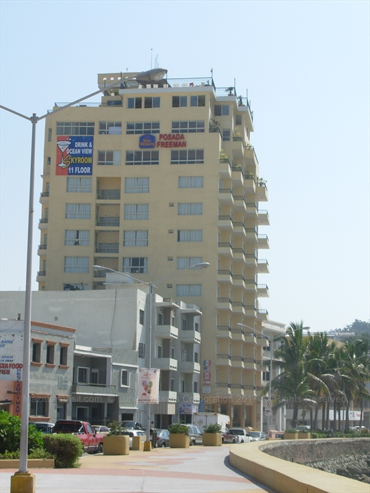 The narrow tall tower of Best Western Posada Freeman facing Olas Altas beach