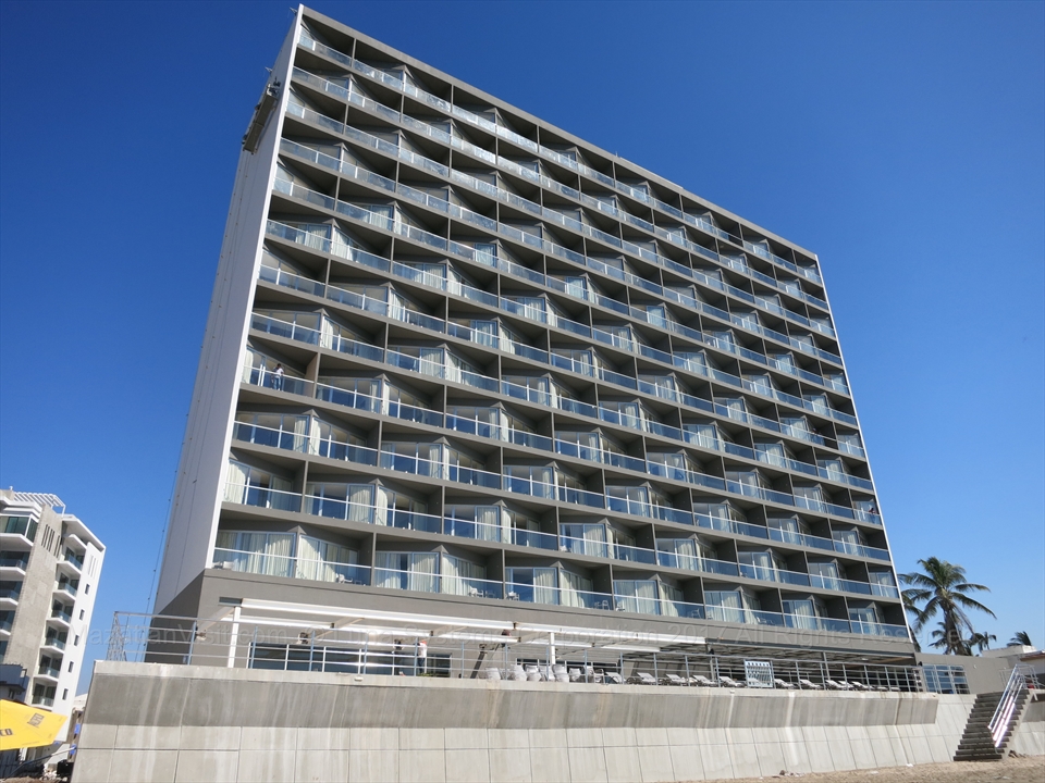 The striking glass and metal architecture lines of Holiday Inn Resort Mazatlán