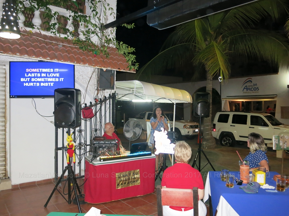 The central cocktail bar area serving cold refreshments during music sets