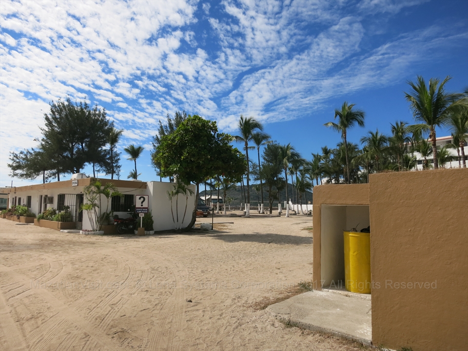Motorhomes parked next to the sand at Mar Rosa Trailer Park in Mazatlán