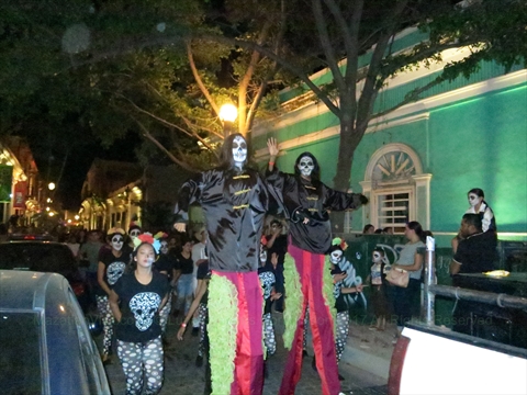 Day of the Dead parade float design in Mazatlán