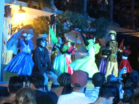 Lively candlelit crowds dining alfresco at Plaza Machado during holiday celebrations