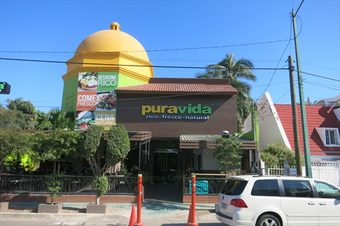 Pura Vida health food restaurant exterior terrace in the Golden Zone