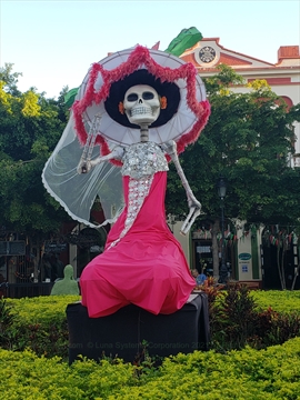 Giant skull monuments erected along the Malecón seawall layout