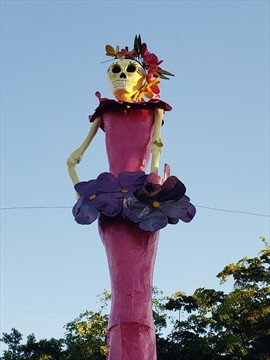 Elegantly dressed female skeleton figure symbolizing La Catrina at Plaza Machado