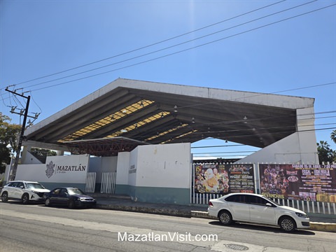 Exterior facade of Cancha Germán Evers in Mazatlán