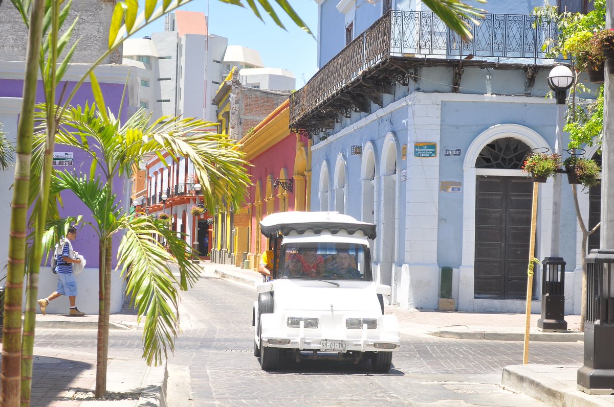 Pulmonia taxi driving through the architectural cobblestone streets of Centro Historico
