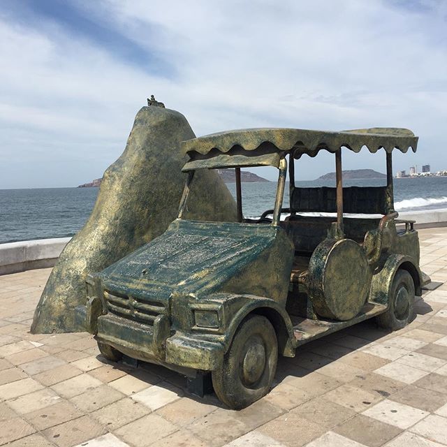 Bronze Pulmonia Monument statue located along the famous Mazatlán Malecón