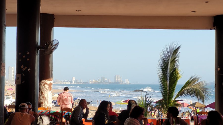 Exterior structural view of the beachside dining property inside Cerritos district